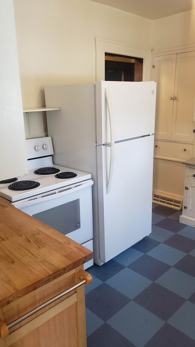 Building Photo - 803 E Flint St