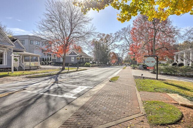 Building Photo - 529 Warm Springs Cir