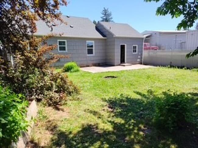 Building Photo - Adorable 2 Bedroom 1 Bath House With A Large Bonus Room