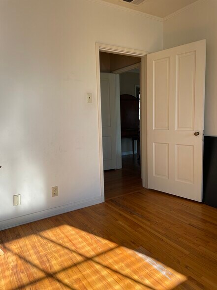 2nd bedroom - 2125 Manhattan Ave