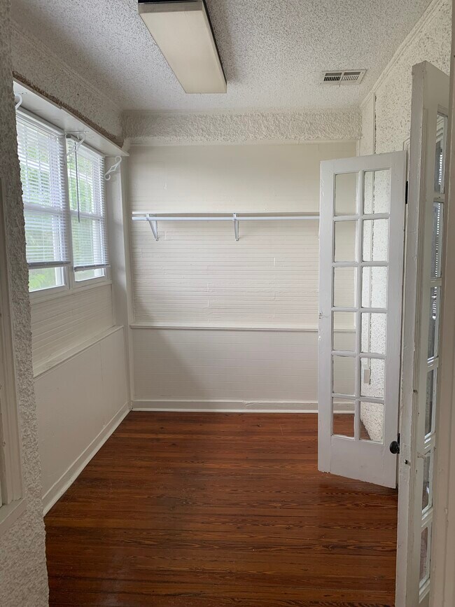 Building Photo - 3300 Napoleon Ave