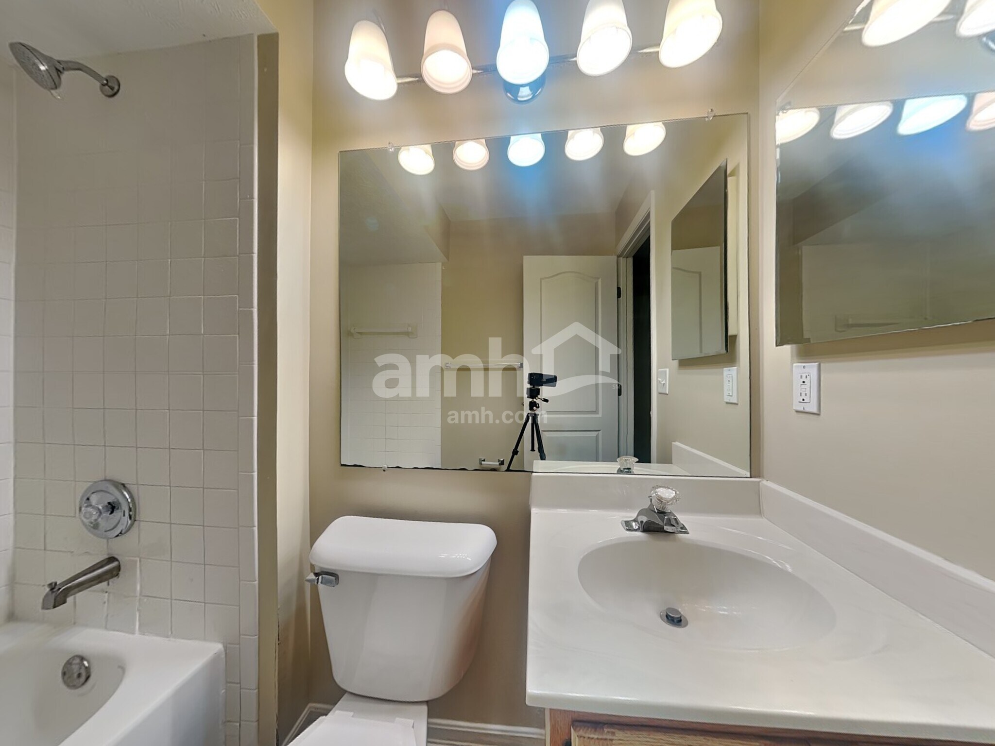 Building Photo - 9143 Pampas Ct