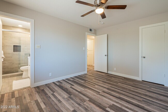 Building Photo - 12019 N Hacienda Dr