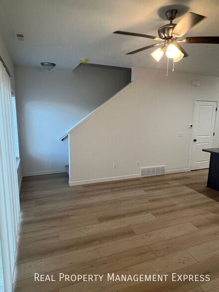 Building Photo - Modern 1 Bedroom Townhome with 1.5 Baths
