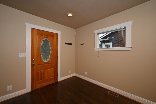 Building Photo - 758 N 66th St