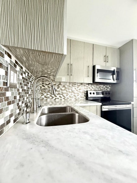 Building Photo - 1601 NE 191st St