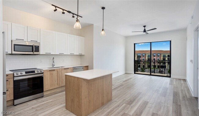 Building Photo - 22980 Vista Edera Cir