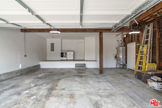 Building Photo - 3062 Arrowhead Dr