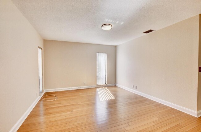 Building Photo - 17768 Maplewood Dr
