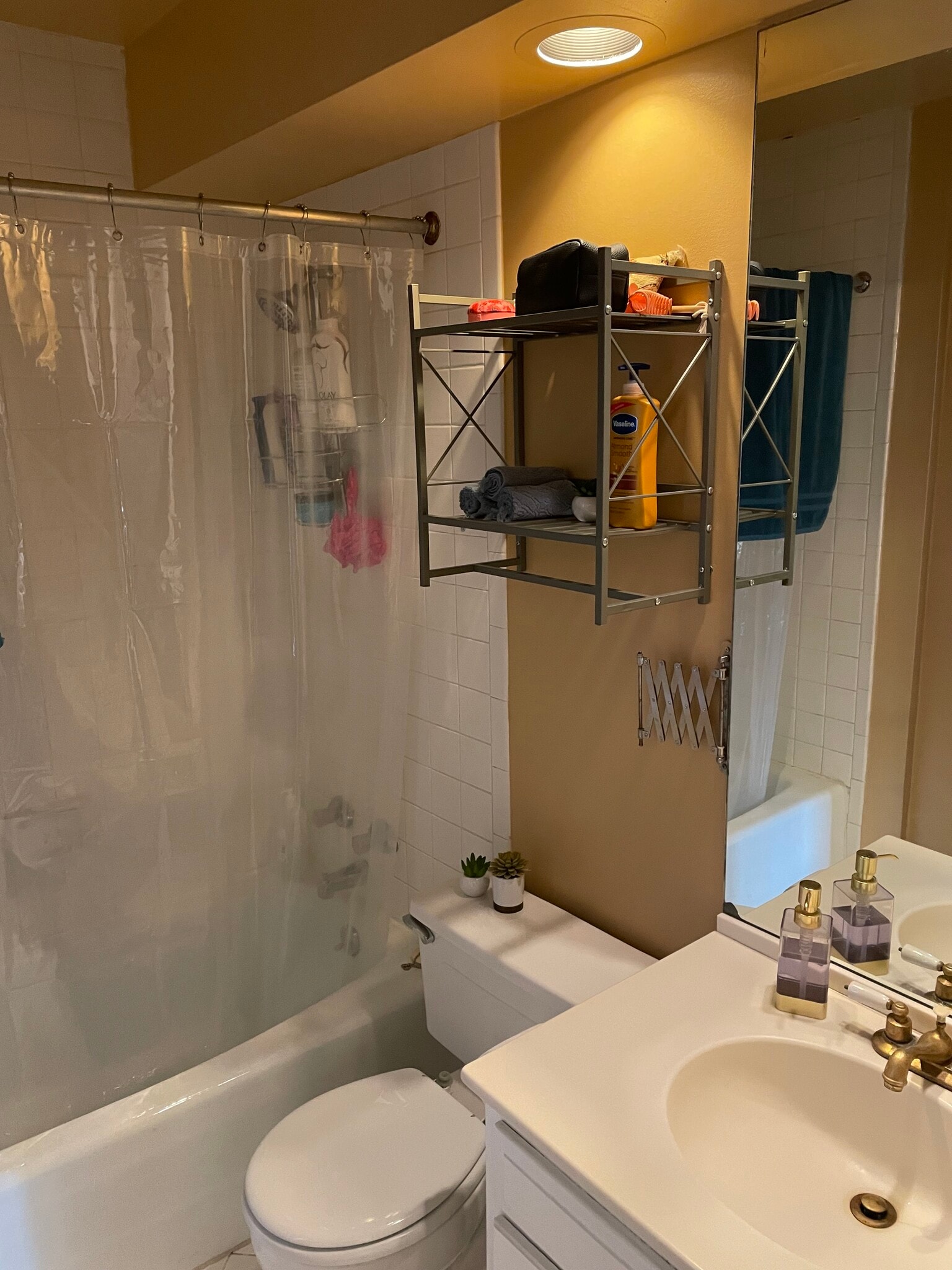 Full Bath on each bedroom - 2318 L St NW