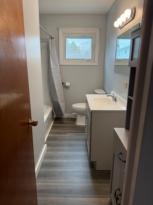 Building Photo - 2 Sunrise Dr