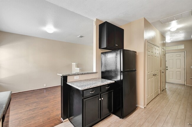 Building Photo - 23624 Wildwood Green Way