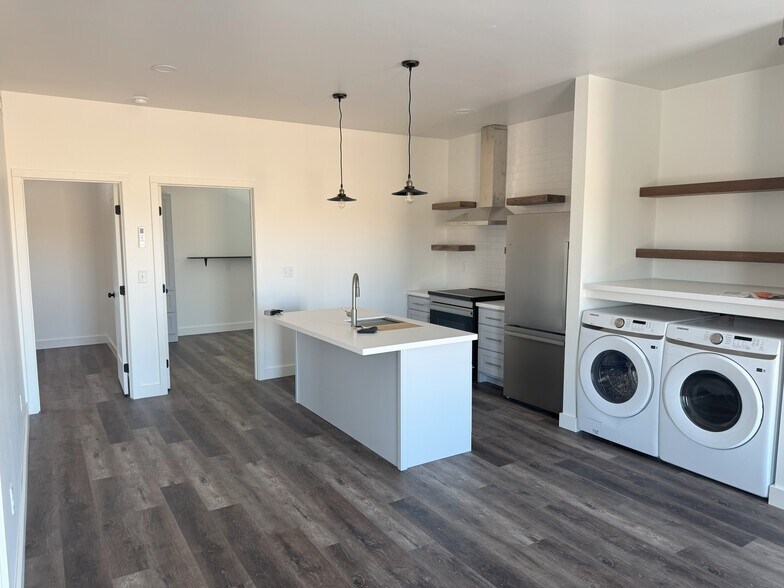 Full kitchen with island - 102 Second St