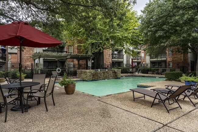 Building Photo - 1 bedroom 1 bath first floor condo unit | ...