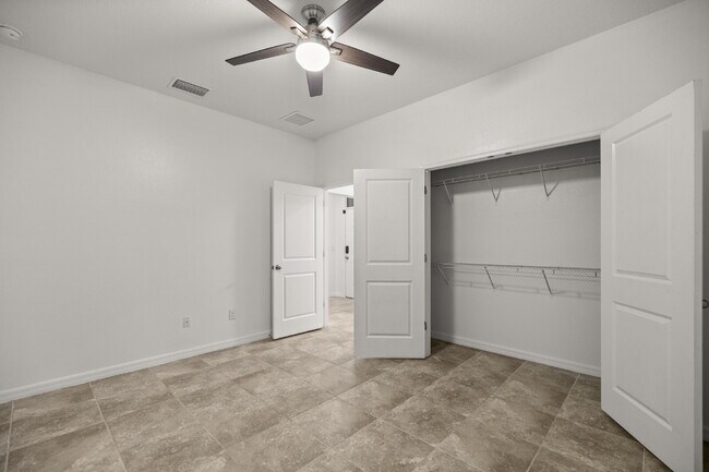 Building Photo - Spacious 4 Bedroom Home with Private Mother-in-Law Suite – Pet Friendly & Move-In Ready!