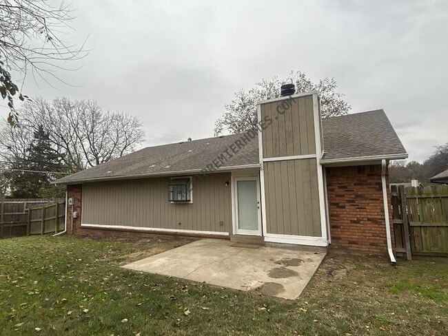 Building Photo - 5711 E 33rd Ct