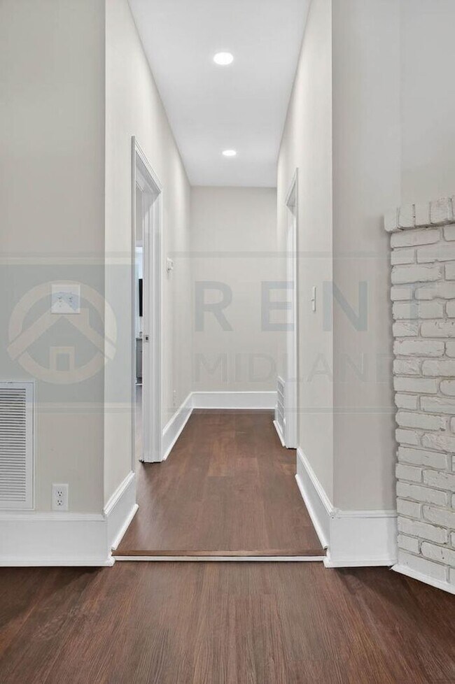 Building Photo - Entire Flat Available in Earlewood
