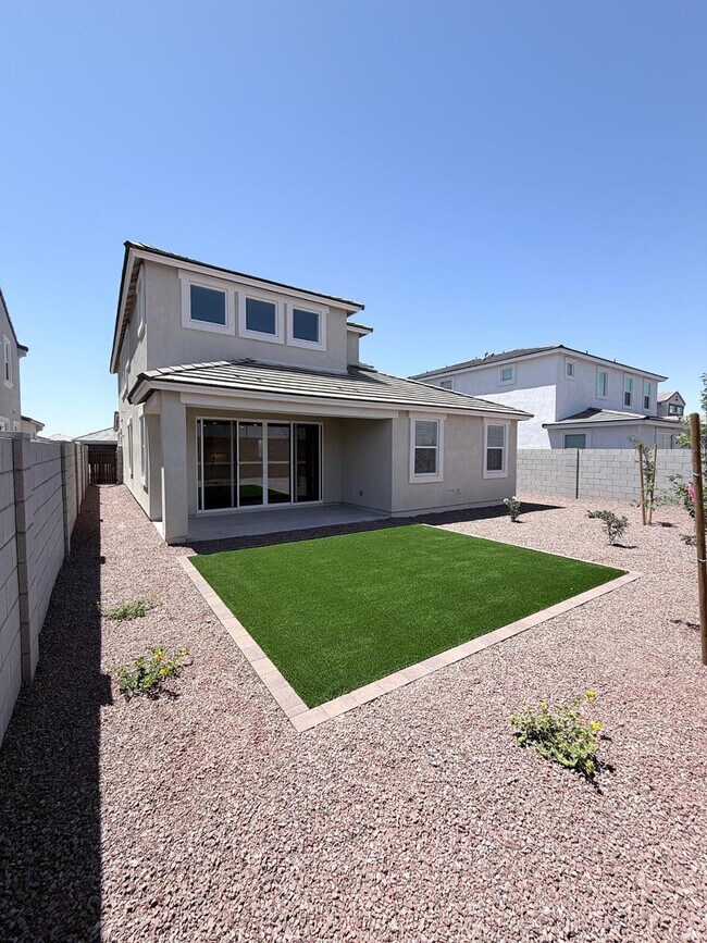 Building Photo - 6988 W Buckhorn Trail
