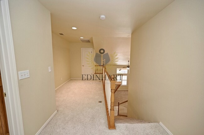 Building Photo - 3750 W Vincent Ln
