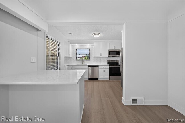 Building Photo - 2079 Klingensmith Rd