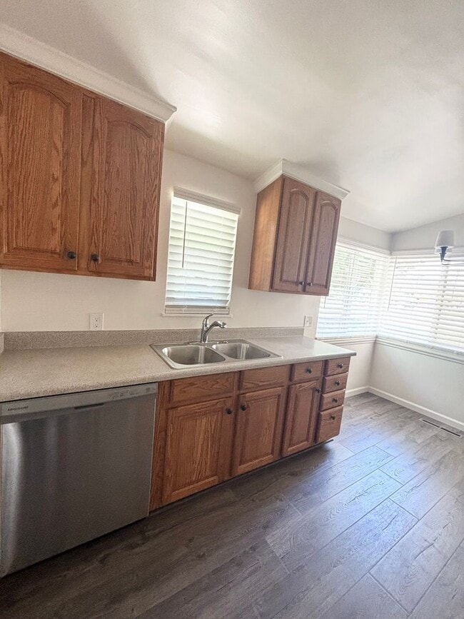 Building Photo - Beautiful 3 Bedroom on the Southside!