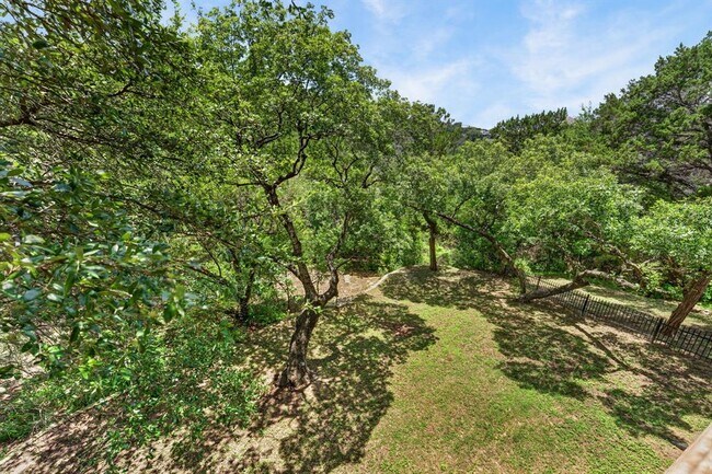 Building Photo - 2801 Manitou Dr