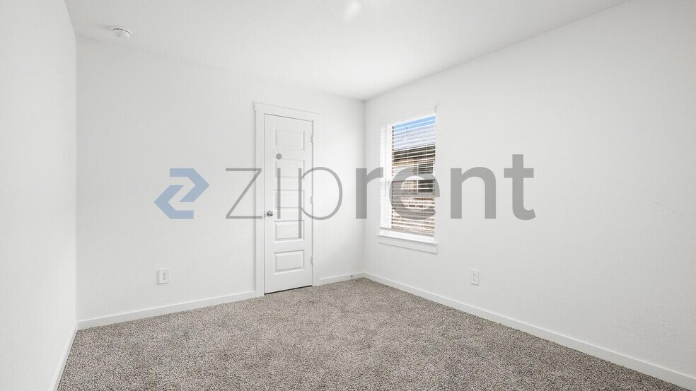 Building Photo - Unit