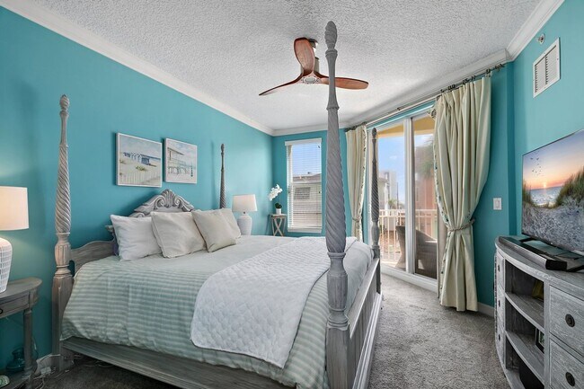 Building Photo - Remodeled Condo with Ocean Breezes!