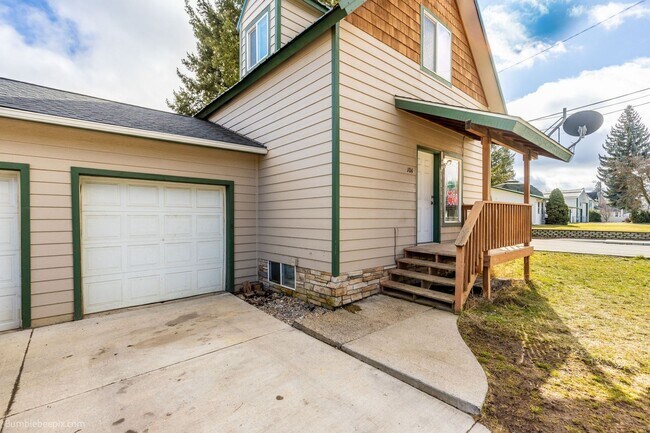 Building Photo - 104 N Colville Rd