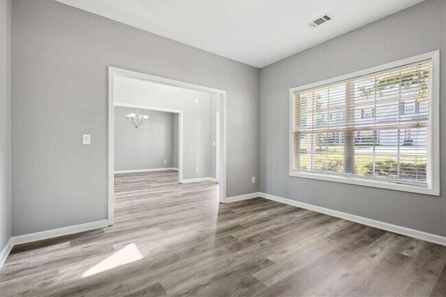 Building Photo - 96 Lenore Ct