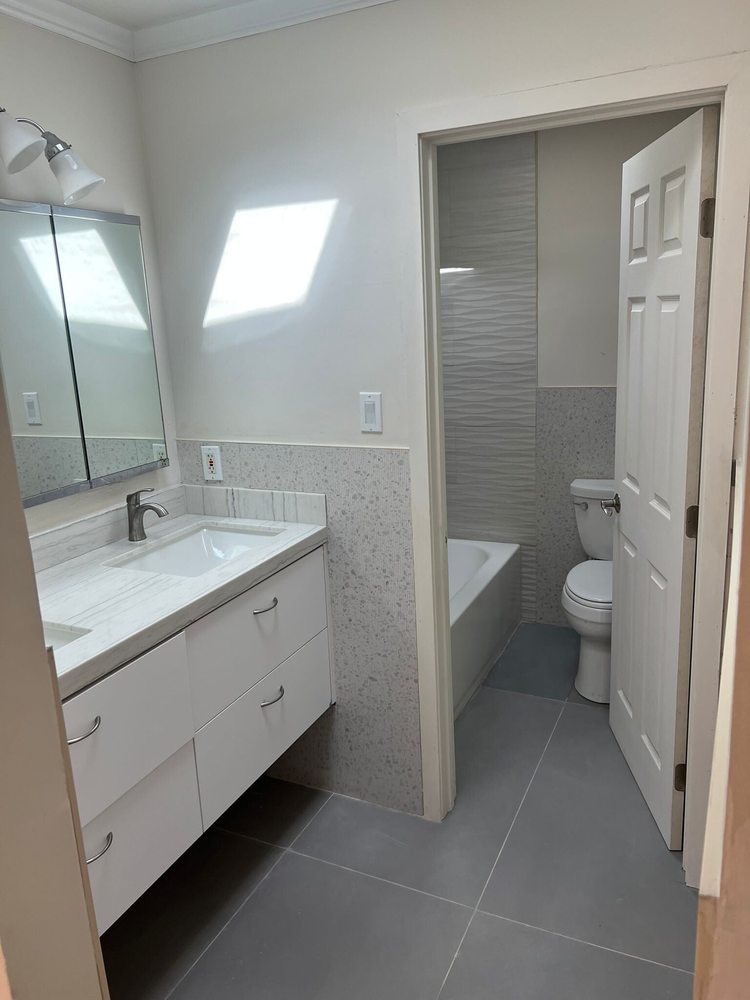 Building Photo - 6 Mount Hood Ct