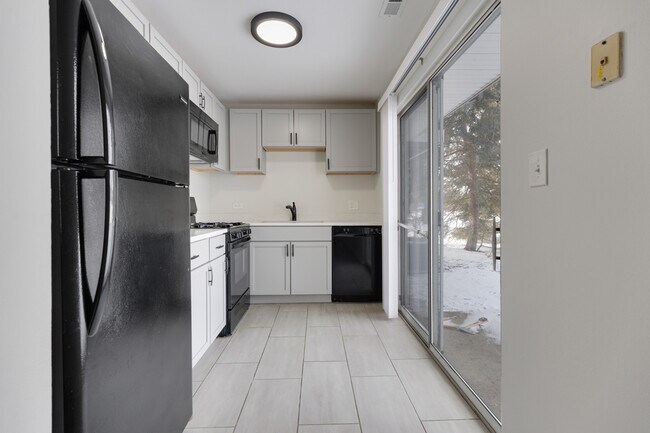 Building Photo - 46 Gant Cir