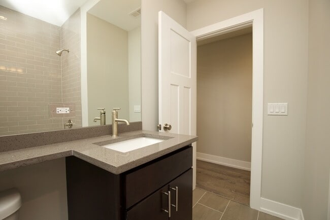 Building Photo - 1143 Maple Ave