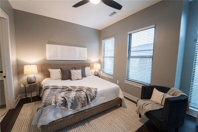 Building Photo - 1052 Fraser St