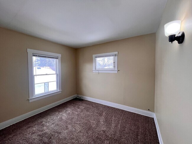 Building Photo - 1947 Sussex Pl