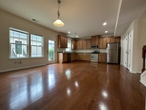 Building Photo - 2204 Historic Cir