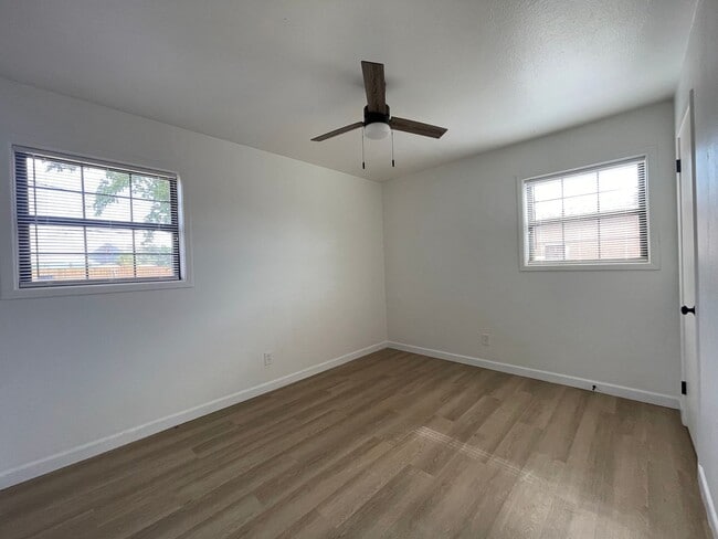Building Photo - Cozy City Charm – 3-Bed, 1-Bath Home in La...