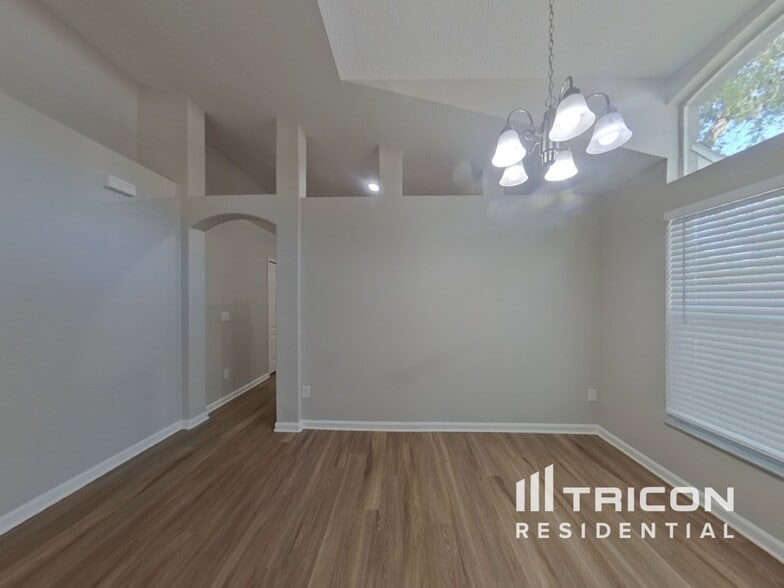 Building Photo - 2512 Meadow Oaks Loop