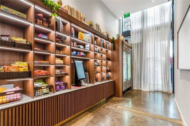 Building Photo - 398 NE 5th St