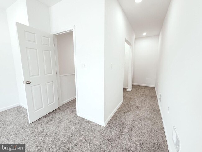 Building Photo - 812 N Payson St