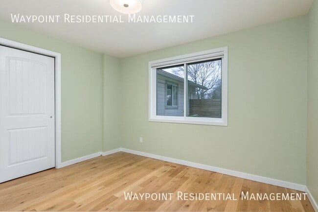 Building Photo - 4943 W Catalpa Dr