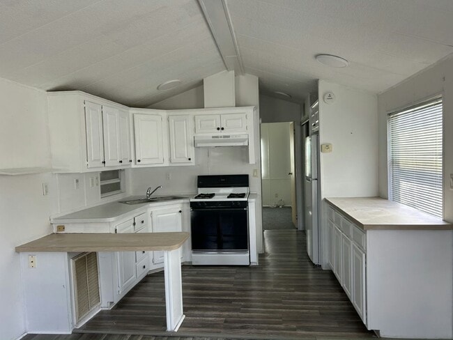 Building Photo - 6105 Land O' Lakes Blvd