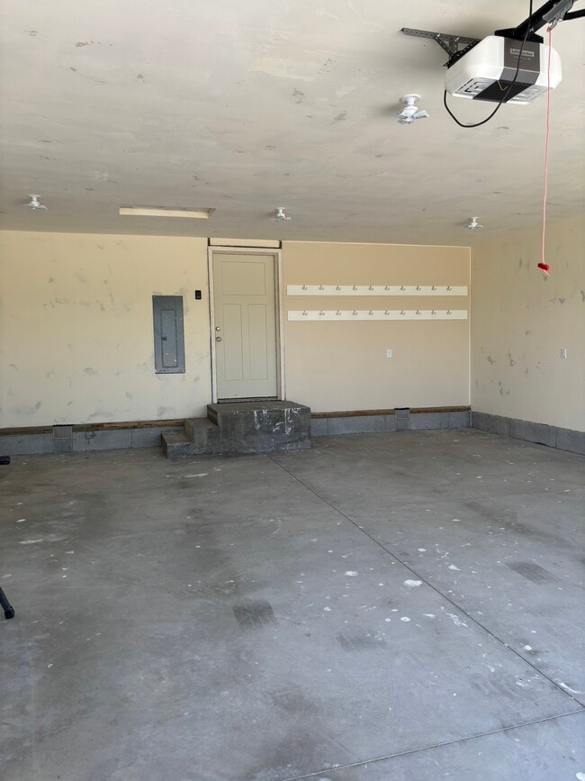 Building Photo - 5265 S 4300 W