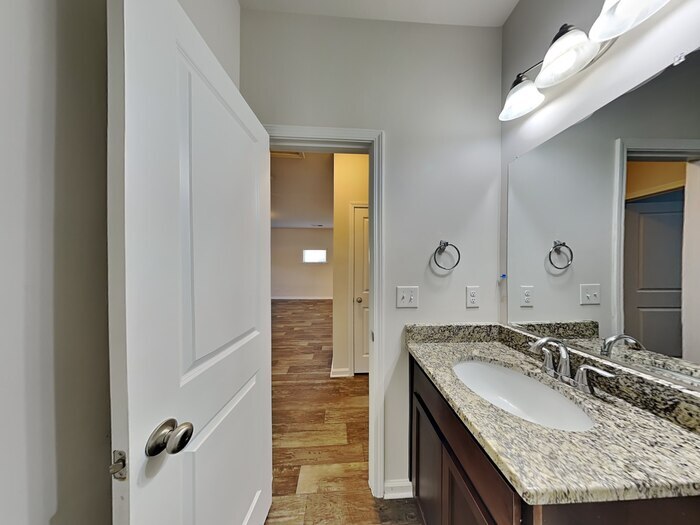 Building Photo - 224 St Andrews Pl Dr