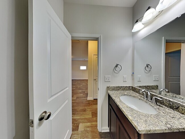 Building Photo - Available Now!! St Andrews Area!!