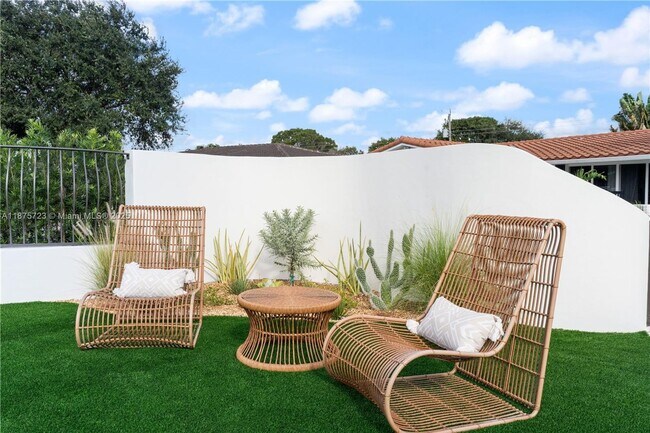 Building Photo - 5900 NE 21st Ave