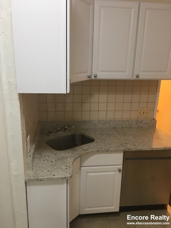 Building Photo - 4 Adella Pl