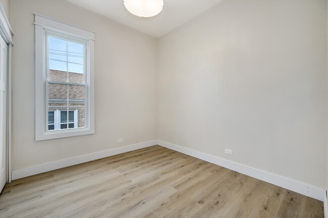 3rd bedroom - 1619 W Balmoral Ave
