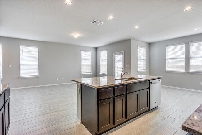 Building Photo - 146 White Dunes Dr