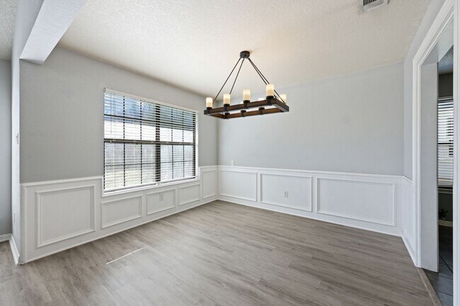 Building Photo - 2109 Boxwood Path